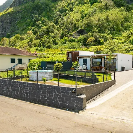 Faja - House Ash Ferienhaus *